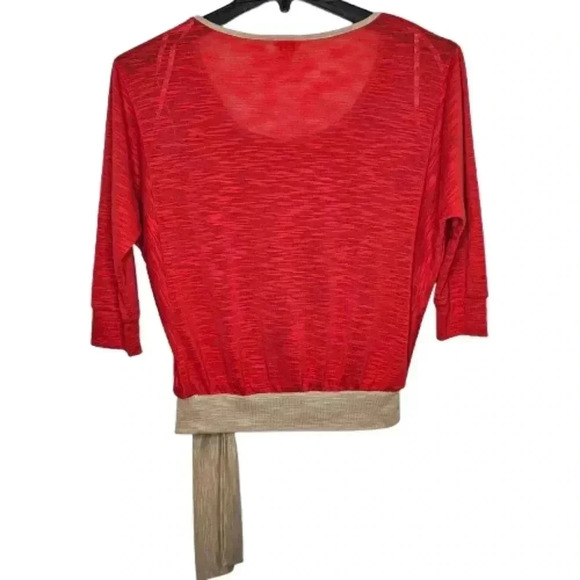 Guess Women's Red Dolman Sleeve Beige Tie Waist Pullover Blouse Size Small - Picture 3 of 8